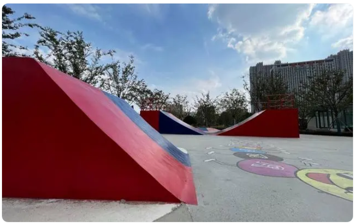 滑板場(chǎng)地因設(shè)計(jì)建設(shè)施工不專(zhuān)業(yè)_一滑板場(chǎng)受到閑置！